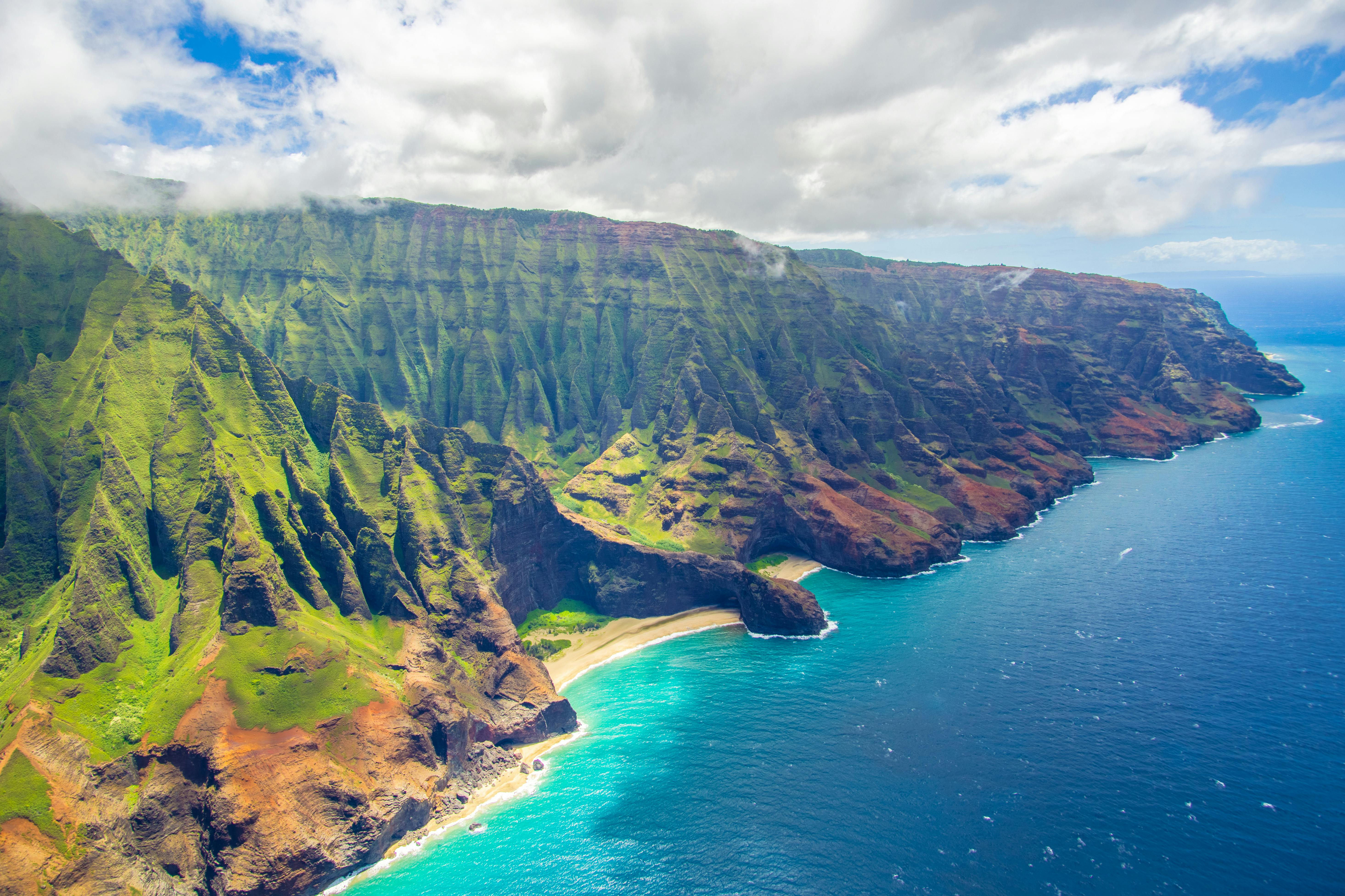 Stunning aerial view of the Nāpali Coast in Kauai, Hawaii
